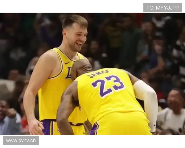 威廉姆斯为东契奇挡拆制造空位提升三分威胁