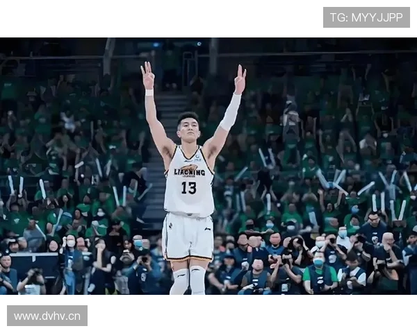 郭艾伦衣柜能开演唱会了？球场上的他怎么和私下差这么多！